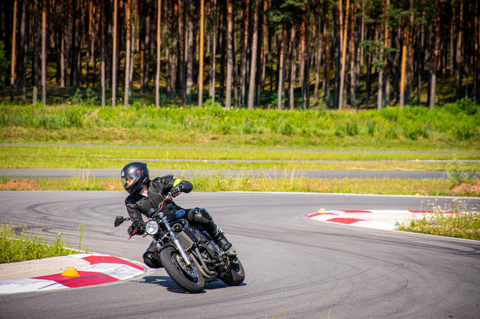 Yamaha FZS600 Fazer foto 3