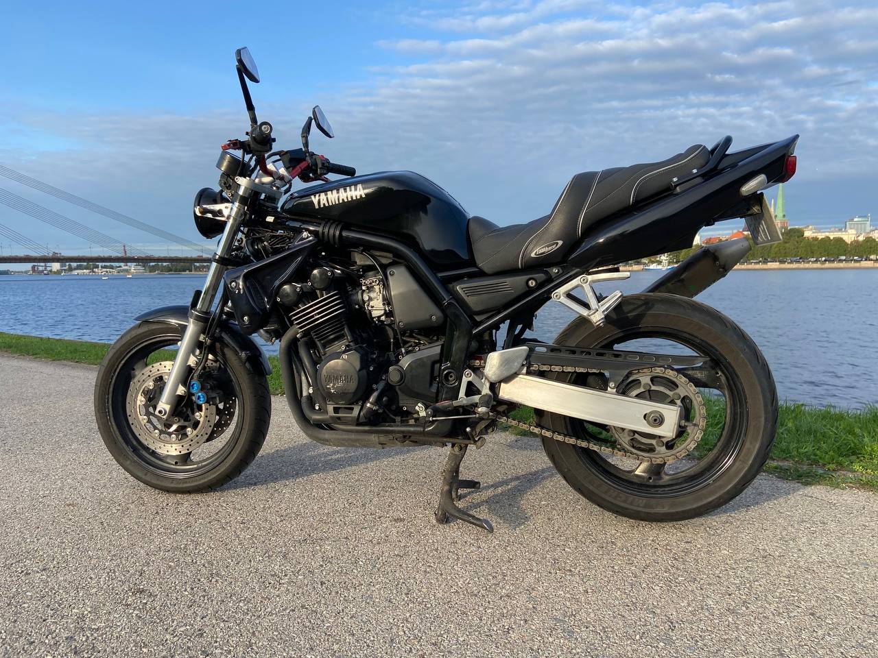 Yamaha FZS600 Fazer foto 2
