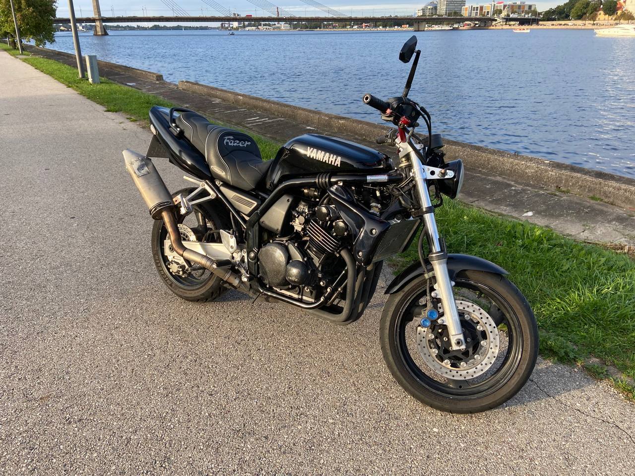 Yamaha FZS600 Fazer foto 4